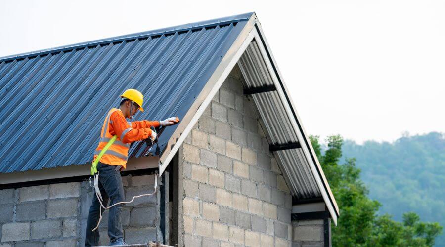 Professional gutter cleaning in Harlan, IN